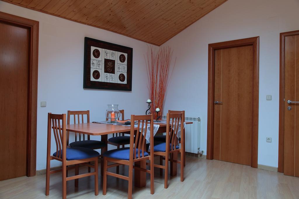 Vivienda Turistica Los Mesones Agreda Номер фото